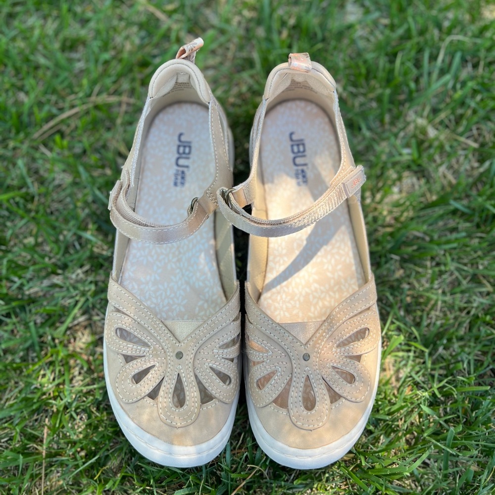 JBU Women’s Tan Cutout Mary Jane Shoes Memory Foam